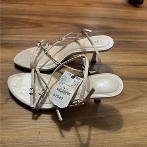 NWT Zara white Strappy Kitten Heel Sandals with multiple buckles